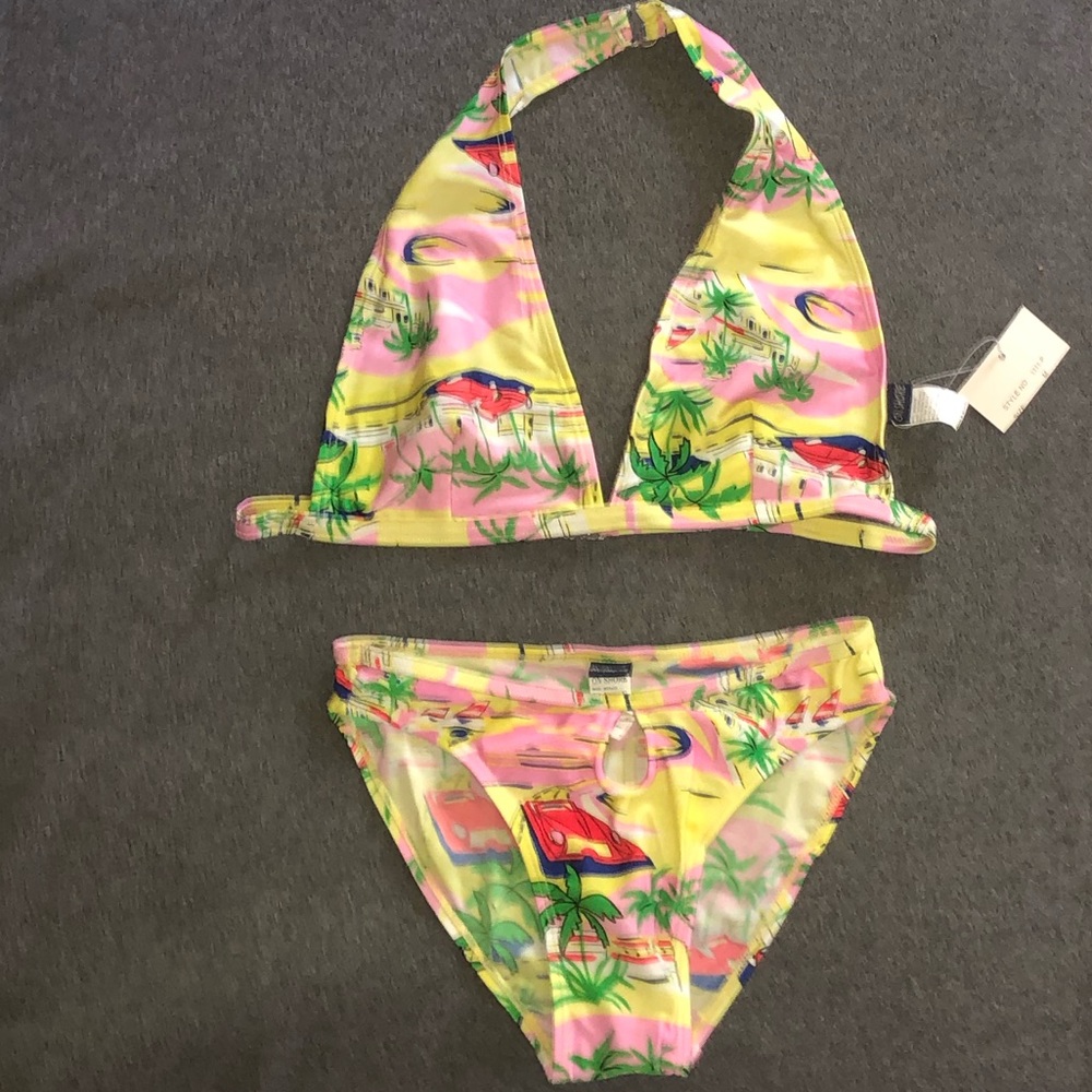 Bikini - Picture 7 of 8